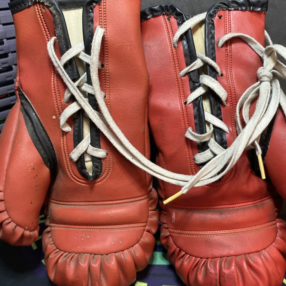 Everlast Boxing Gloves 9 Oz Red Vintage VTG 1980s USA Lace Up Youth Kids G3